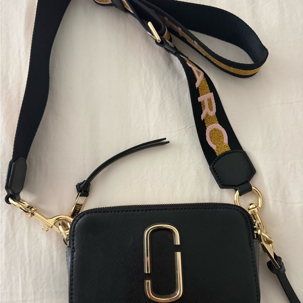Marc Jacobs Black Leather Crossbody with Gold Hardware and Logo Strap - Picture 2 of 6